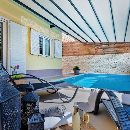 Luxury Villa Lelu With Heated Saltwater Pool, Parking, High Speed Internet, Bbq, Zrnovnica Ngoại thất bức ảnh